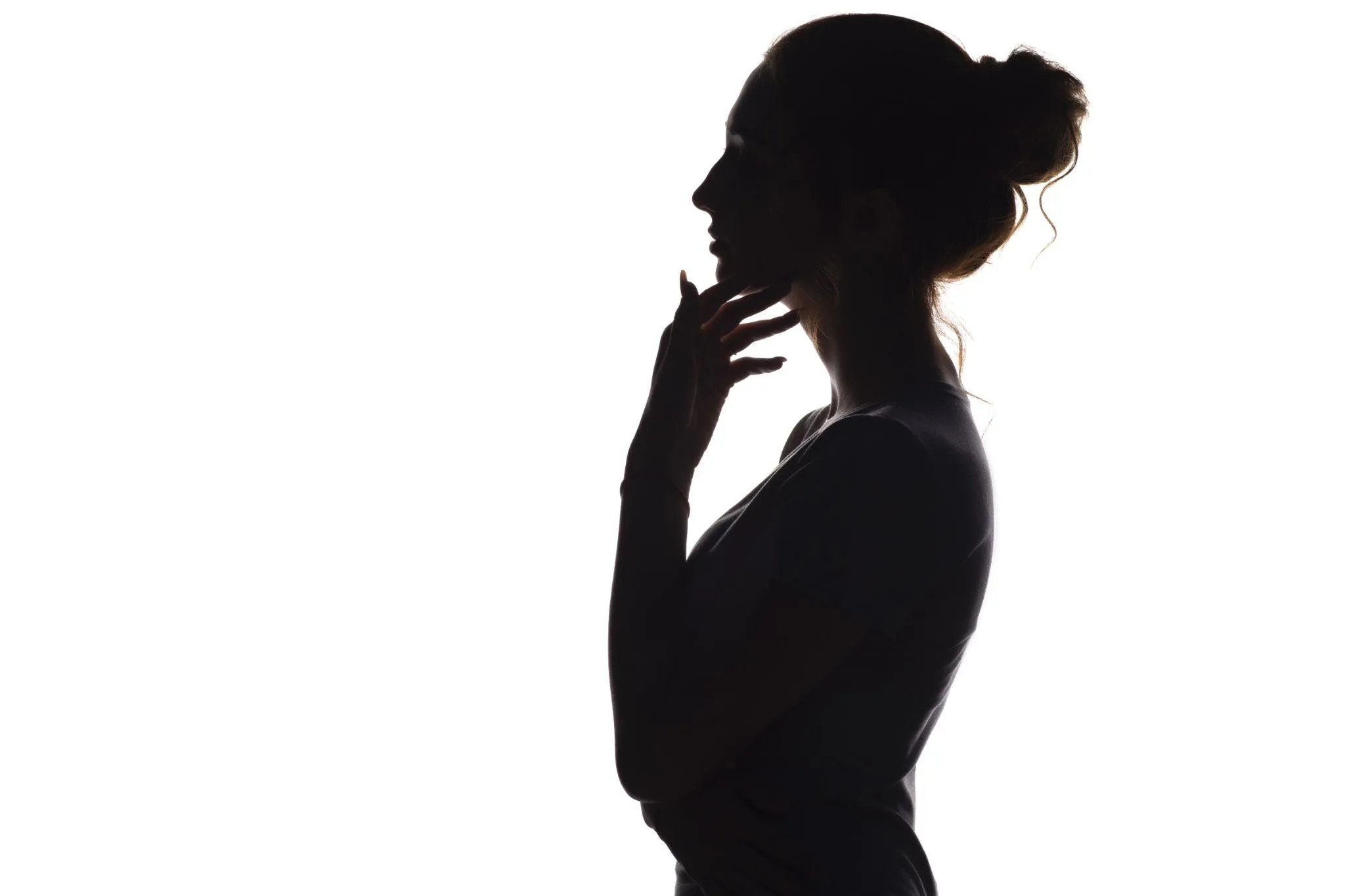 痛みを感じやすい人は？